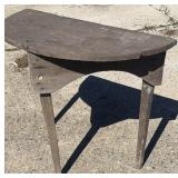 Primitive 3-leg Table