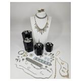 Vintage Rhinestone Jewelry: Linser, Weiss