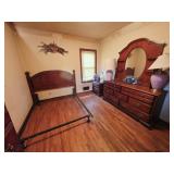 Queen 4 Piece Bedroom Set, Lamps