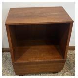 NIGHT STAND/ACCENT TABLE-CHECK OUT THE PIC