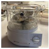 BLACK & DECKER FOOD CHOPPER W/MULTIPLE BLADES