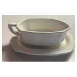 PFALTZGRAFF GRAVY DISH W/SPOUT & HANDLE W/PLATE