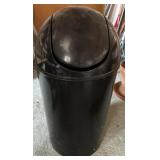 SMALL TRASH CAN W/FLIP LID