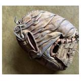 BASEBALL CATCHERS MITT-FROM THE PAST