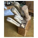 KNIVES W/WOODEN BLOCK