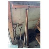 YARD/GARDEN TOOLS-CHECK OUT THE PIC