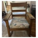 VINTAGE WOODEN ROCKER W/PADDED SEAT CUSHION VINTAGE WOODEN ROCKER W/PADDED SEAT CUSHION