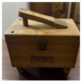 SHOE SHINE KIT W/SUPPLIES-CHECK OUT THE PIC�S SHOE SHINE KIT W/SUPPLIES-CHECK OUT THE PIC�S