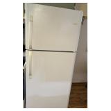 FRIGIDAIRE REFRIGERATOR/FREEZER-JUST NEEDS WIPED FRIGIDAIRE REFRIGERATOR/FREEZER-JUST NEEDS WIPED