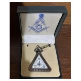 MASONIC FRATERNITY WATCH W/CHAIN & BOX MASONIC FRATERNITY WATCH W/CHAIN & BOX