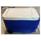 IGLOO ROLLING COOLER W/HANDLE-CLEAN