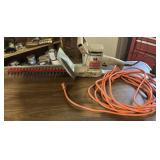 ELECTIRC HEDGE TRIMMERS W/CORD