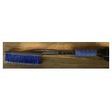 AUTO WINDSHIELD BRUSH/SCRAPER