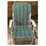 FOLDING LAWN CHAIR