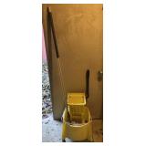 MOP BUCKET W/MOP