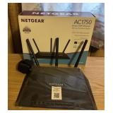 NETGEAR ROUTER W/BOX
