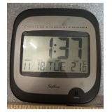 ATOMIC CLOCK-CHECK OUT THE PIC