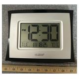ATOMIC CLOCK-CHECK OUT THE PIC