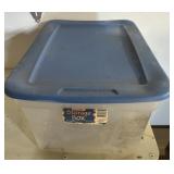 PLASTCI STORAGE TOTE W/LID-CHECK OUT THE PIC