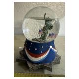 MUSICAL SNOW GLOBE-"STATUE OF LIBERTY"-WORKS