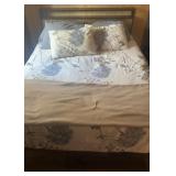 'QUEEN' BED-CHECK OUT THE PIC'S