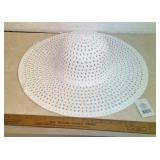 LADIES HAT-"NEW"/WHITE