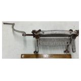 VINTAGE WASH MACHINE WRINGER-CHECK OUT THE PIC