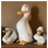 SHELF SETTER DECOR-DUCKS/MOTHER & 2 LITTLES