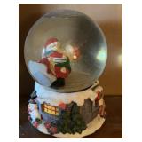 MUSICAL WATER GLOBE-SANTA DESIGN/PLAYS