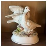 MUSICAL SHELF SETTER-DOVE DESIGN/PLAYS