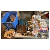 PLASTIC STORAGE TOTE W/LID & ASSORTED CONTENTS-