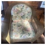 WICKER ENCLOSED PORCH CHAIR W/CUSHIONS