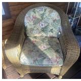 WICKER ENCLOSED PORCH CHAIR W/CUSHIONS