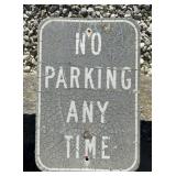 FEDERAL/STATE REGULATORY SIGN-'NO PARKING'