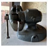 SMALL VISE-CHECK OUT THE PIC