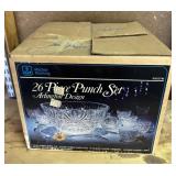 PUNCH BOWL & CUP SET W/BOX