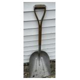 SCOOP SHOVEL