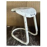 VINTAGE "METAL" MILKING STOOL-CHECK OUT THE PIC
