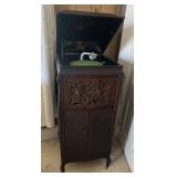 VINTAGE VICTROLIA & CONTENTS OF CABINET