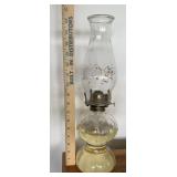 OIL LAMP W/CHIMNEY