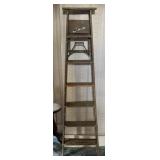 7ï¿½ WOODEN STEPLADDER