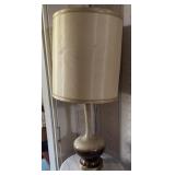 VINTAGE TABLE LAMP W/SHADE