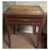 SEWING MACHINE W/CABINET
