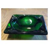 COLLECTIBLE GLASS ASH TRAY-GREEN