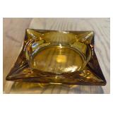 COLLECTIBLE GLASS ASH TRAY-AMBER