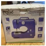 "SINGER" SEWING/CRAFT MACHINE