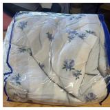 "FULL" BEDSPREAD/COMFORTER