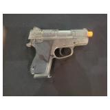 airsoft gun