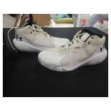 womens Under Armour size 8.5 Basketball shoes