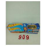 Hot Wheels Spin and Score and Car
